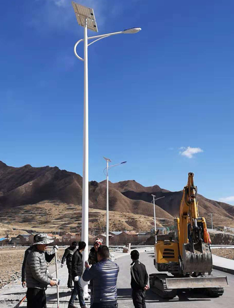 甘南碌曲10米曲松太阳能路灯项目