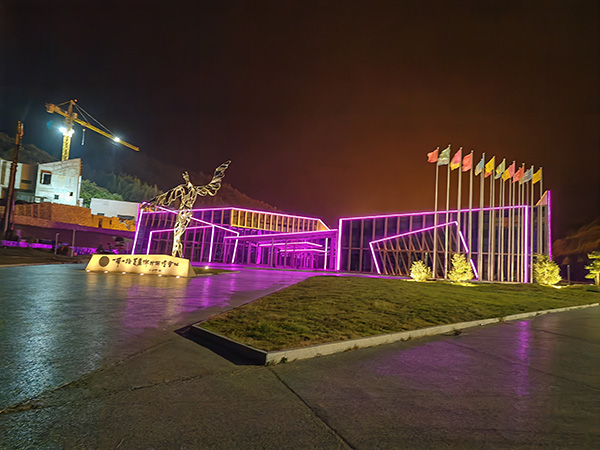 城市亮化是现代城市建设的重要组成部分，它不仅可以美化城市的夜景，还能提升城市的整体形象。随着科技的不断进步，城市亮化也得到了更多的关注和创新。本文将介绍一些关于城市亮化的创意和技术，帮助读者了解曲松城市亮化的重要性以及如何进行曲松城市亮化的规划和实施。