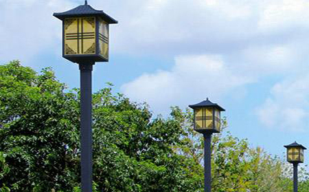 太阳能曲松庭院灯怎么选亮度与续航更耐用 太阳能曲松庭院灯怎么选亮度与续航更耐用