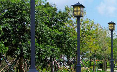 太阳能曲松庭院灯价格为何差三倍？关键看这几点